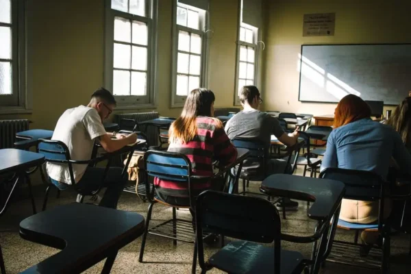 Uczniowie z Chmielnika zmierzyli się z ortografią w Dyktandzie Niepodległościowym
